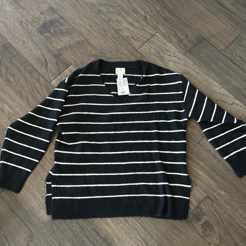 NWT H&M black long sleeve sweater with white stripes